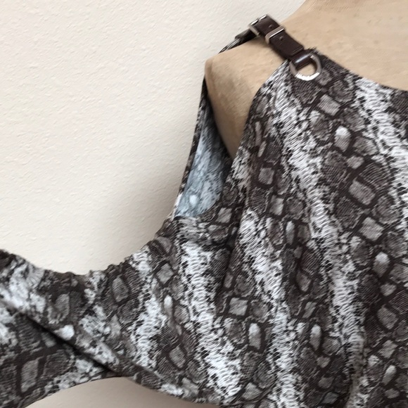Michael Kors Python Print Cold Shoulder Top-Unique - Picture 2 of 6